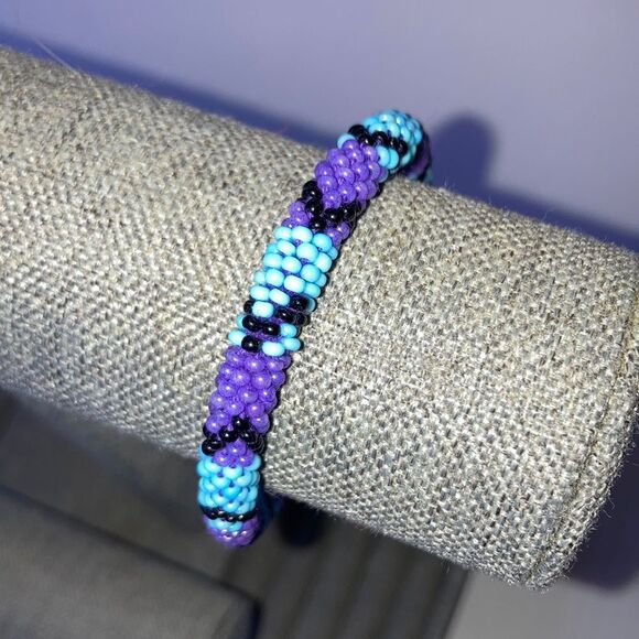 Microbead Slip On Bracelet Light Blue Purple Black Geometric 7.5 inches - Picture 4 of 7